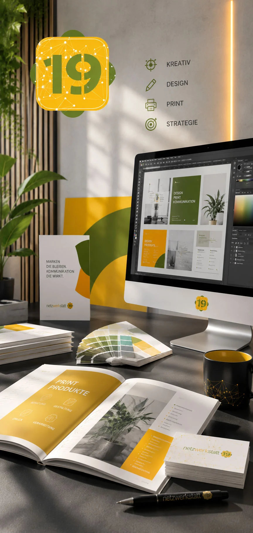 Print Agentur Netzwerkstatt19 – moderner Design-Arbeitsplatz mit Broschüren, Corporate Design, Farbmustern und professioneller Printgestaltung für Unternehmen.